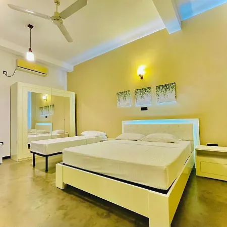 Blue Fox Hikkaduwa Hotel Exterior photo