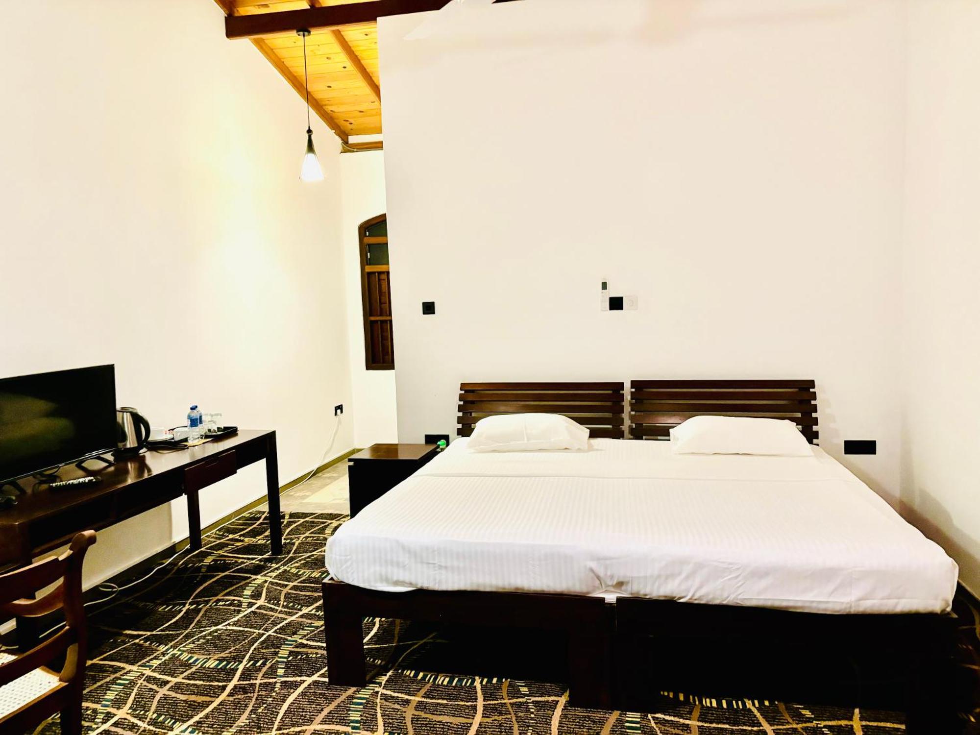 Hotel Blue Fox Hikkaduwa