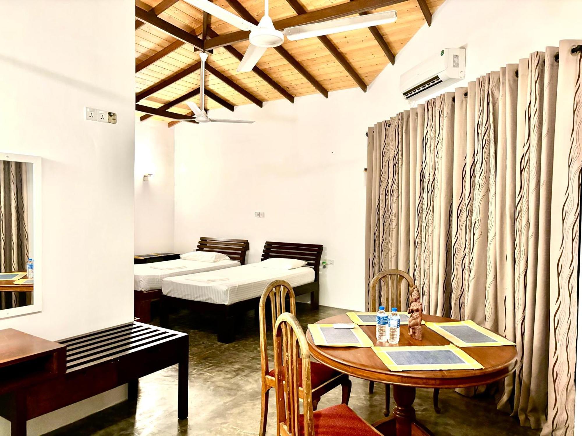 Blue Fox Hikkaduwa Hotel Hikkaduwa